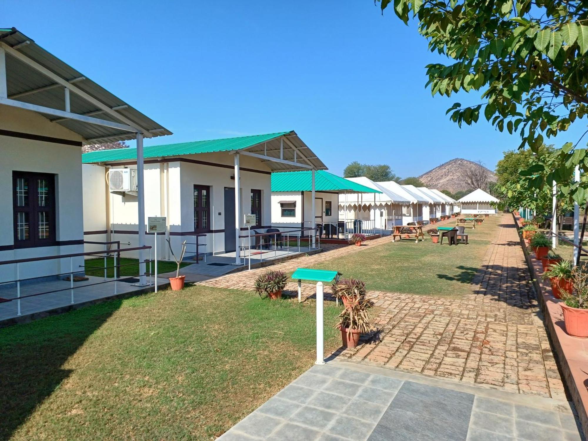Shivir Aranya Hotel Alwar Bagian luar foto